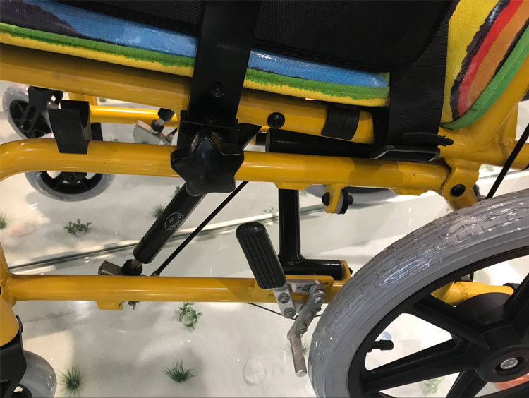 Manual Aluminum Children Wheelchair (THR-CW985)