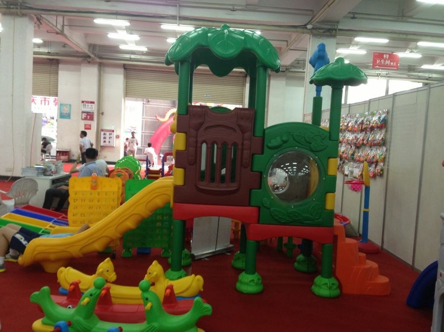 2014 New Design Outdoor Playground Equipment for Kids 3-15 Years