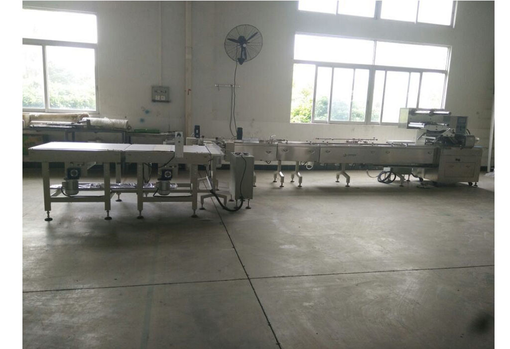 Automatic Packing and Feeding Line Packaging Machine for Food Such as Caramel Treats, Egg Rolls, Wafer and Chocolate, Pastry
