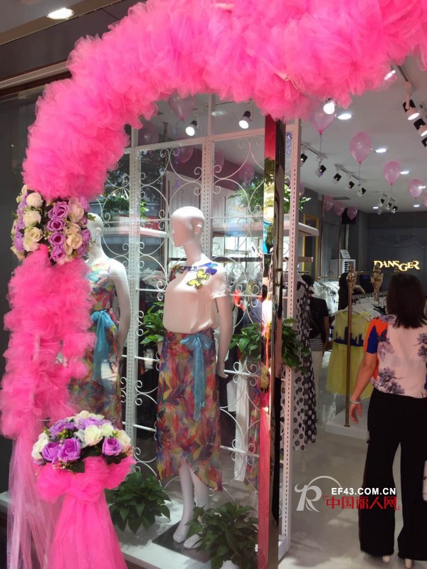 丹诗格尔女装河源店开业  开启夏日时尚狂欢季