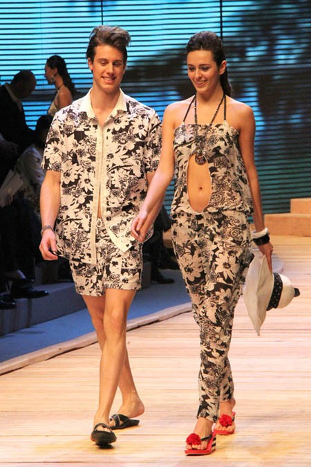 爱上泳装中的礼服 2011爱慕泳装发布会激情上演