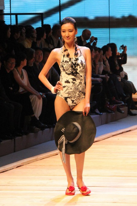 爱上泳装中的礼服 2011爱慕泳装发布会激情上演