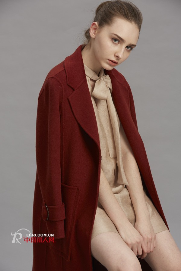 砖红色是什么颜色 砖红色呢子外套配什么颜色