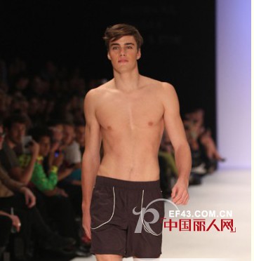 演绎愉悦的夏日海滩画面 NATHAN PAUL SWIMWEAR泳装