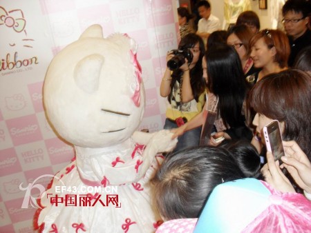 Hello Kitty内衣杭州武林银泰店见面会顺利召开