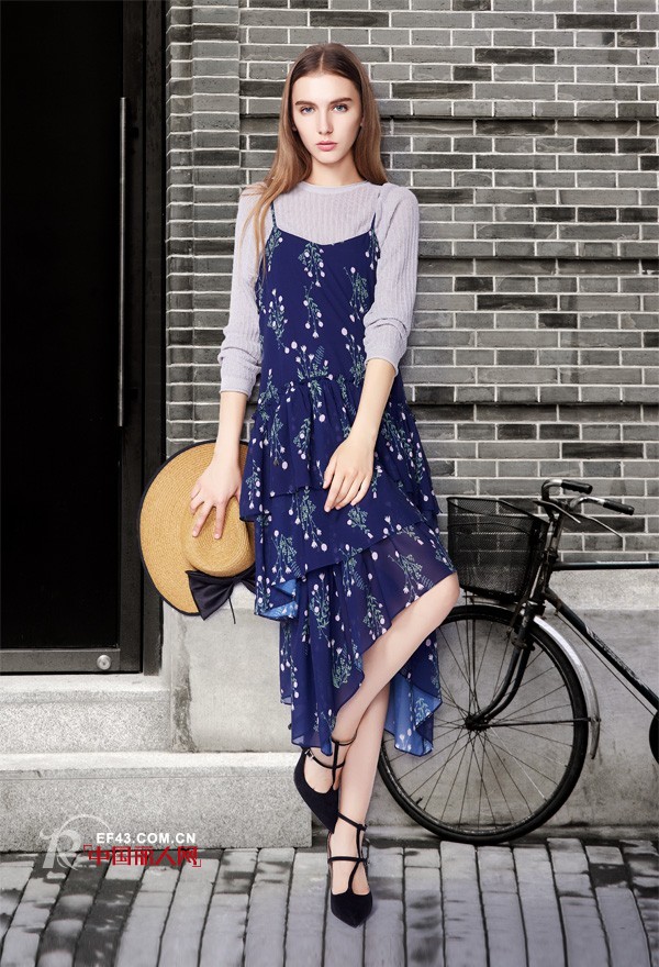 格子衬衫外套怎么搭配 印花连衣裙好看吗