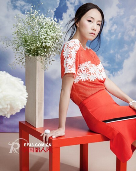 什么颜色显皮肤白？亮色系连衣裙让你白一夏