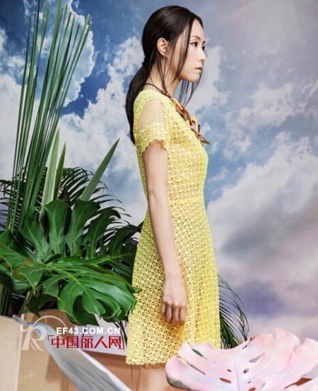 什么颜色显皮肤白？亮色系连衣裙让你白一夏