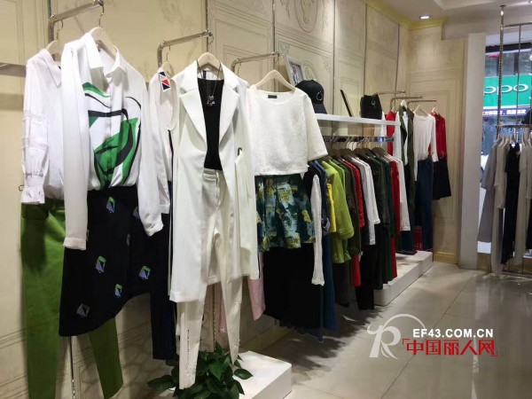 热烈祝贺赫梵茜广州新塘大润发店盛大开业