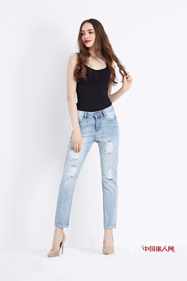 牛仔泛滥的街头 怎样从人群一眼看到你