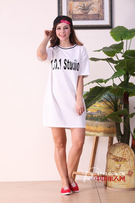 女生约会穿什么衣服？和男友一起在球场挥洒汗水吧