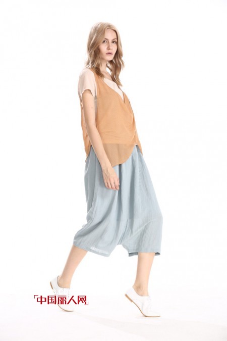 2015流行什么裤子？阔腿裤帮你把大象腿藏起来