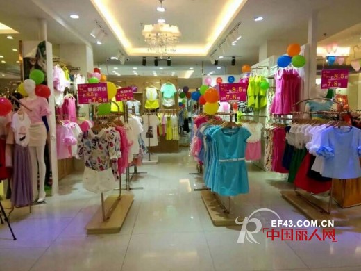 热烈庆贺彤欣格专卖店“五一”假期业绩全线飘红