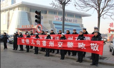 暖倍儿保暖内衣为交警撑起温暖天空