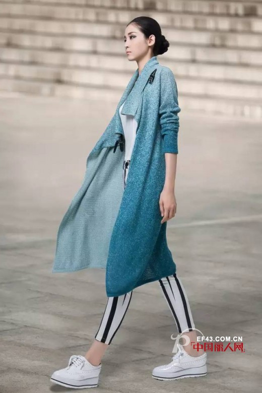 早秋搭配小外套推荐：海蓝色针织开衫&nbsp; 针织开衫怎么搭配