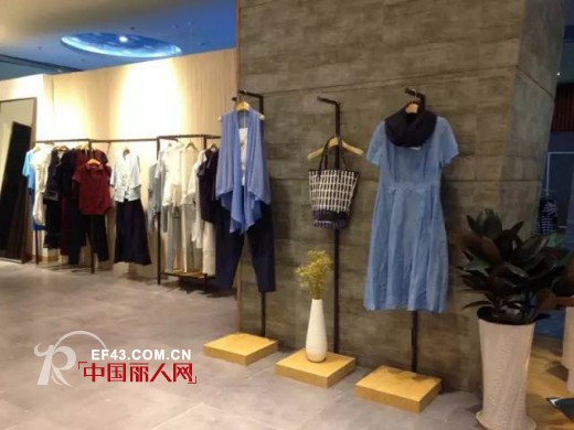 热烈祝贺罗兰伊杜-LAIDEE女装南京江宁金鹰店盛大开业