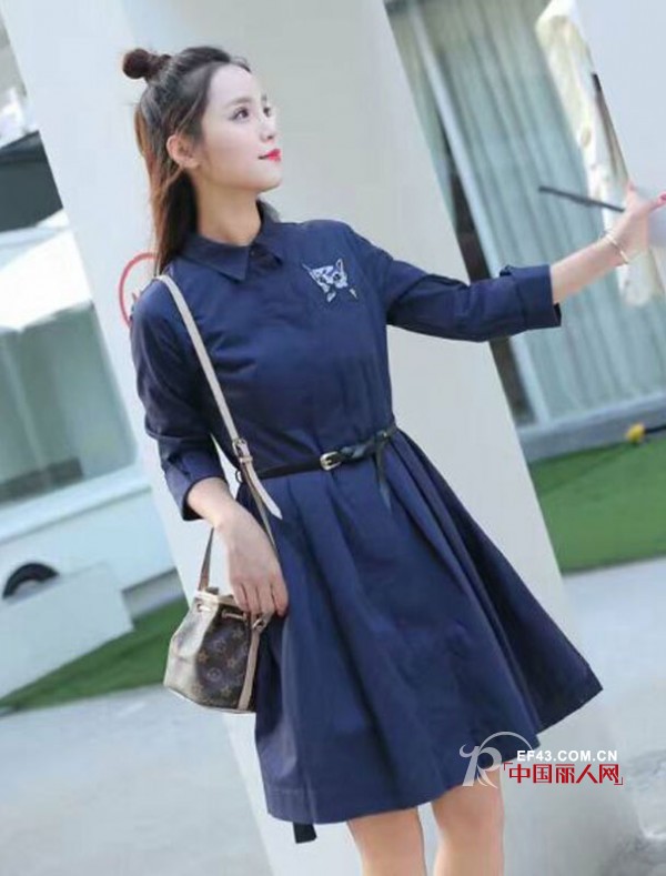 欧出色女装：秋天继续穿连衣裙 打底单穿都美