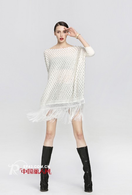 秋季镂空透视装怎么搭配 秋季服装搭配技巧