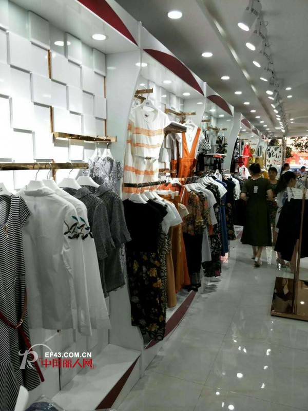 金蝶茜妮喜讯，恭喜九月品牌加盟店正式开业