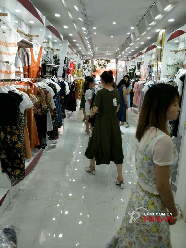 金蝶茜妮喜讯，恭喜九月品牌加盟店正式开业