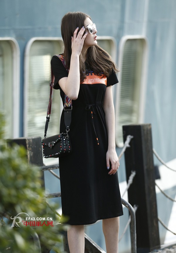 与爱相爱 自在的T恤裙搭配相伴