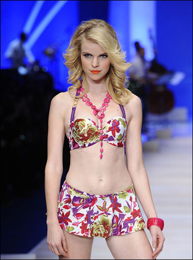 高端时尚盛宴 爱慕2012泳装发布会如约绽放