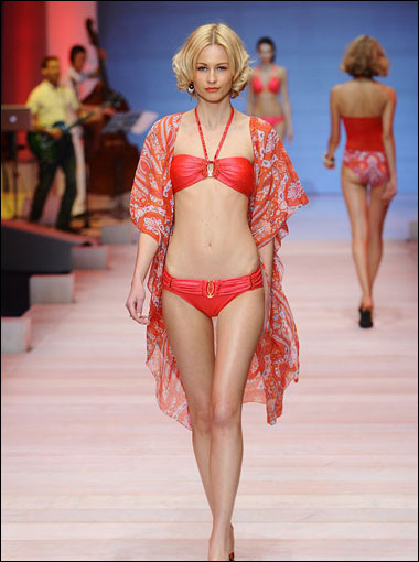 高端时尚盛宴 爱慕2012泳装发布会如约绽放