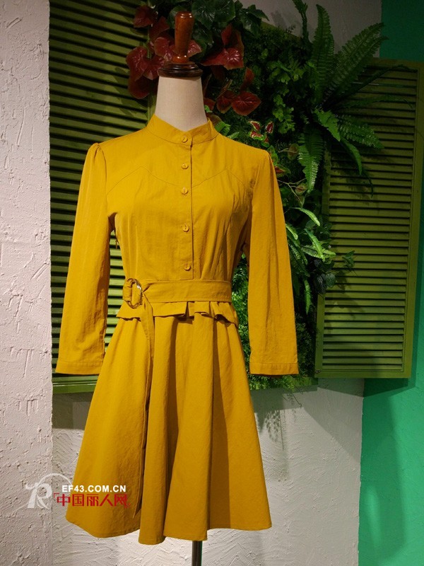 皮肤黄怎么变白 怎样颜色的衣服显皮肤白