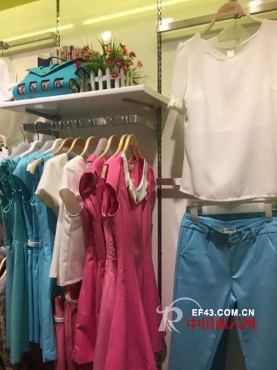 热烈祝贺彤欣格深圳坑梓店生意兴隆