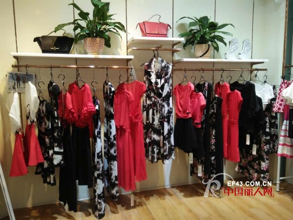 热烈庆祝艾米塔女装广东东莞吕小姐新店开业大吉