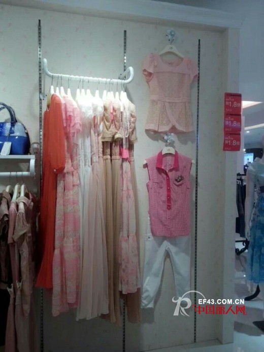 热烈祝贺出格女装江西吉安天虹商场专店盛大开业