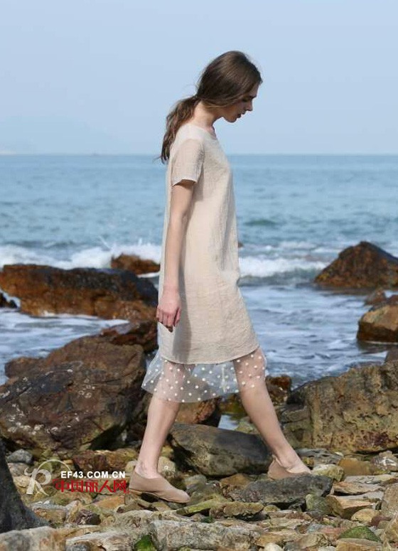 经济实惠的女装品牌 卡风女装青花瓷连衣裙搭配