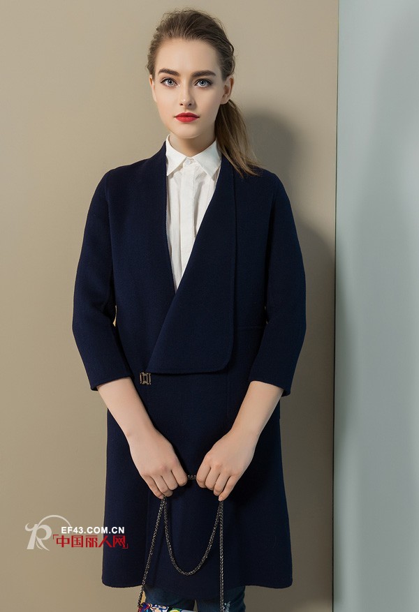 呢外套里面配什么衣服 呢大衣里面配什么颜色