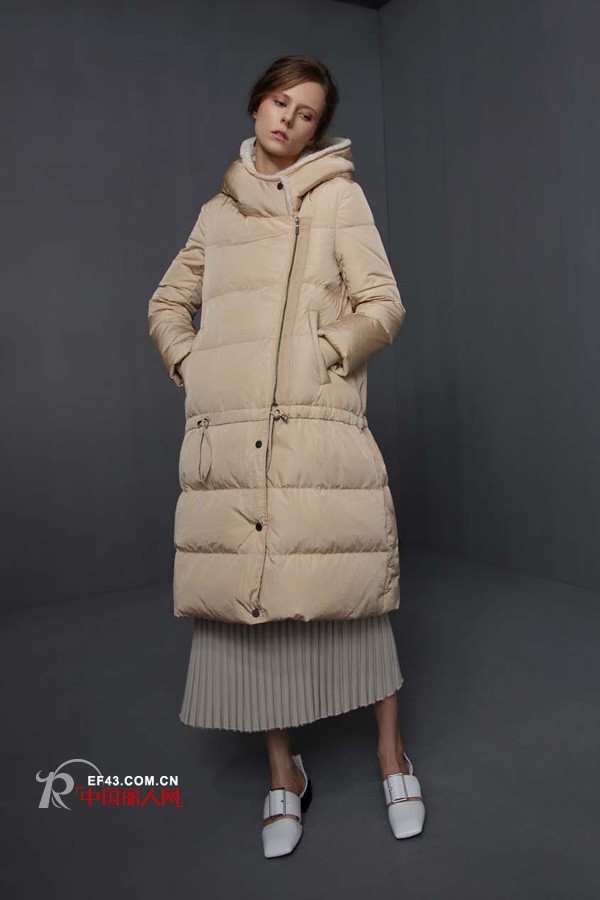 冬季百褶裙配什么衣服 厚款呢大衣怎么搭配