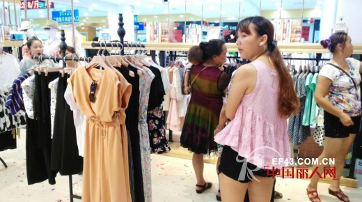 热烈庆祝集韩号时尚韩版女装惠州店开业大吉