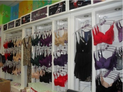 2011年东莞摩洛丝与酷酷CoCo女人世界携手发展、共享共赢