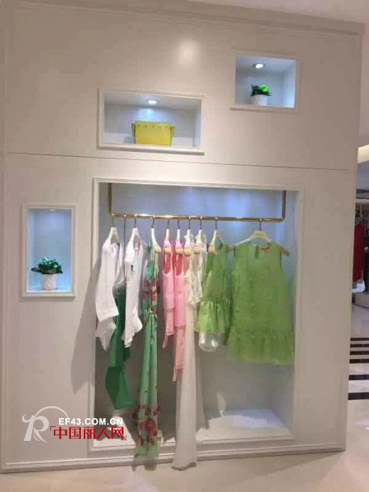 SnowBound璱妠品牌郑州丹尼斯大卫城店开业