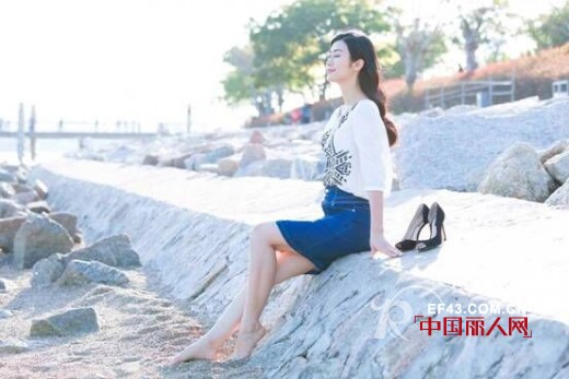 夏装怎么搭配更优雅时尚？ 普普风女装为你推荐