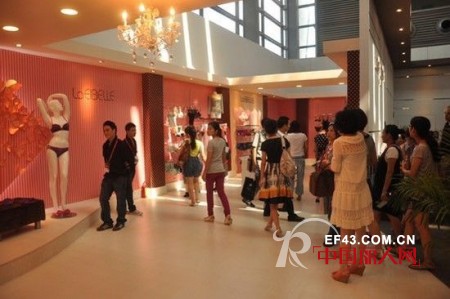 莱特妮丝集团旗下两时尚品牌高调参展SZIC