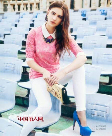 白色裤子配什么上衣 白色裤子配什么鞋子