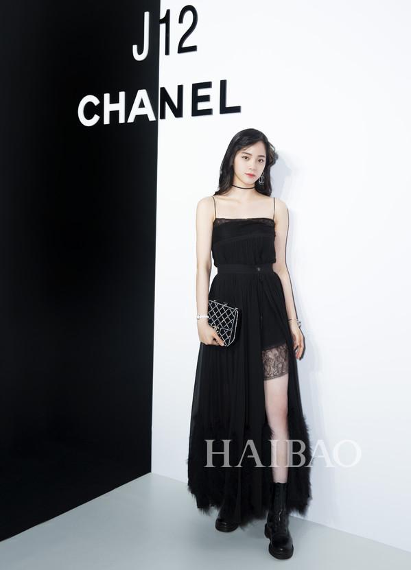 Ouyang Nana debut Chanel J12 non-black or white multi-dimensional experience