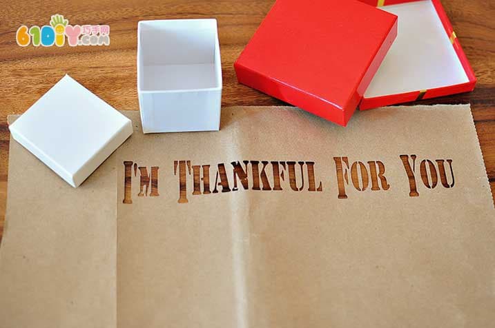 Make a special Thanksgiving gift box