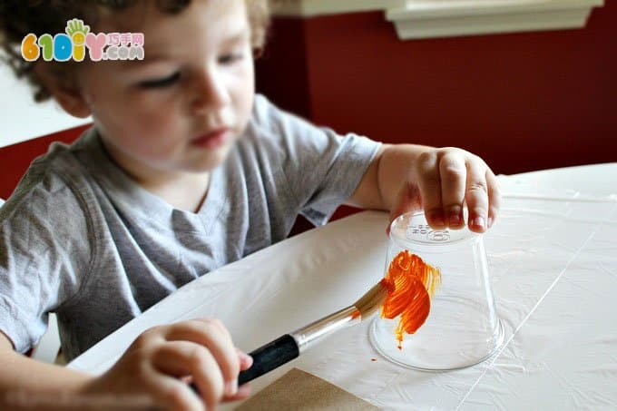 Children make disposable Halloween kids with disposable plastic cups