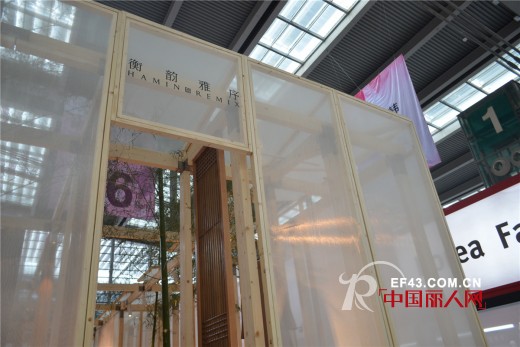 衡韵雅序以“可以穿的水墨画 可以披的中国风”为主题亮相2015深圳服交会