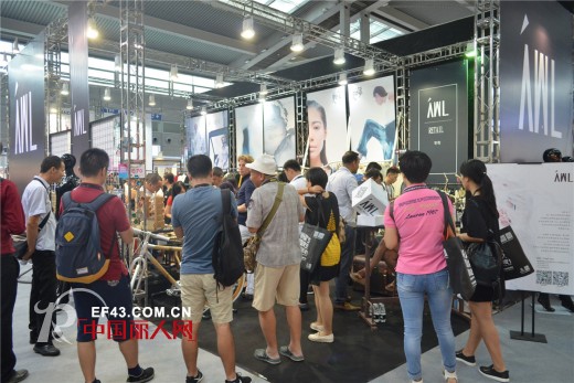 AWL入驻1号馆1E70展位 展会现场人潮涌动