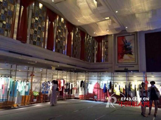 热烈祝贺昆诗兰品牌女装“唤醒”2015春装新品发布会暨订购会圆满落幕