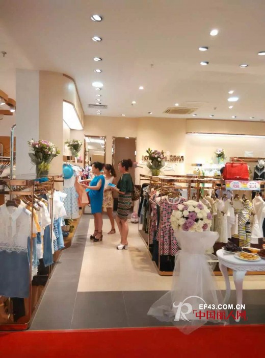 热烈祝贺卓姿乔雅品牌女装长春国商十二纺店今日隆重开业