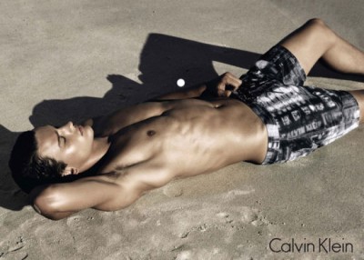 90后男模演绎Calvin Klein 2011泳装大片