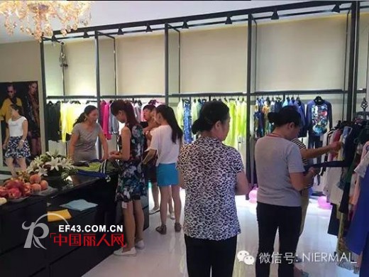 火红的八月 恭贺NIERMAI倪迩麦女装入驻太原太谷