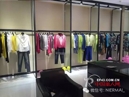 火红的八月 恭贺NIERMAI倪迩麦女装入驻太原太谷